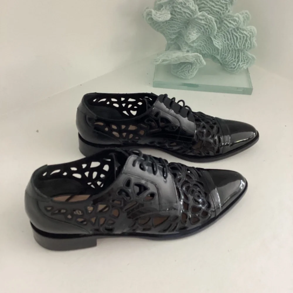 REDUCED VALENTINO PATENT LEATHER EYELET TRIM OXFORS SHOES size 37.5 7.5